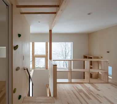 House of the North Window｜Sustainable Homes｜Custom-built house｜Corridor