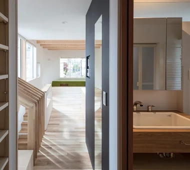 House at a T-intersection｜Homes Designed for Living with Dogs｜Custom-built house｜Corridor
