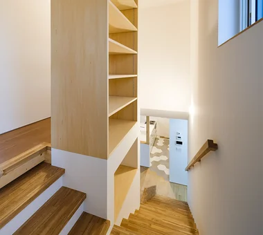 House at the Sky's Edge｜Sustainable Homes｜Custom-built house｜Stairs