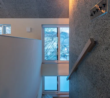 里山之家｜設有柴薪爐的住宅｜客製化住宅｜樓梯