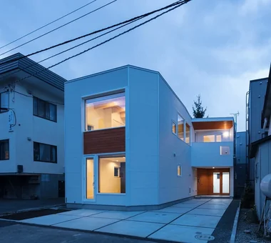 House at a T-intersection｜Homes Designed for Living with Dogs｜Custom-built house｜Exterior